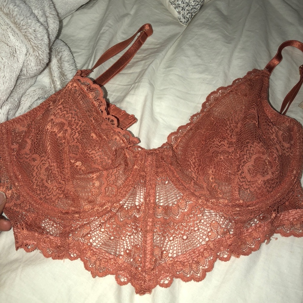 LACE BRALETTE